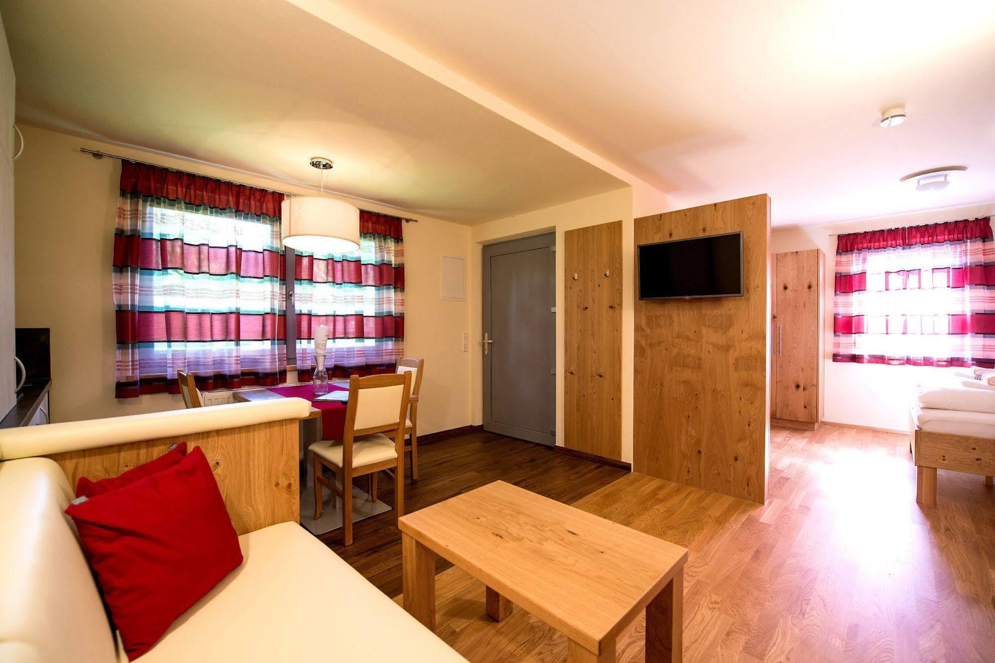Burgls Apartmenthaus Tropolach Exterior photo