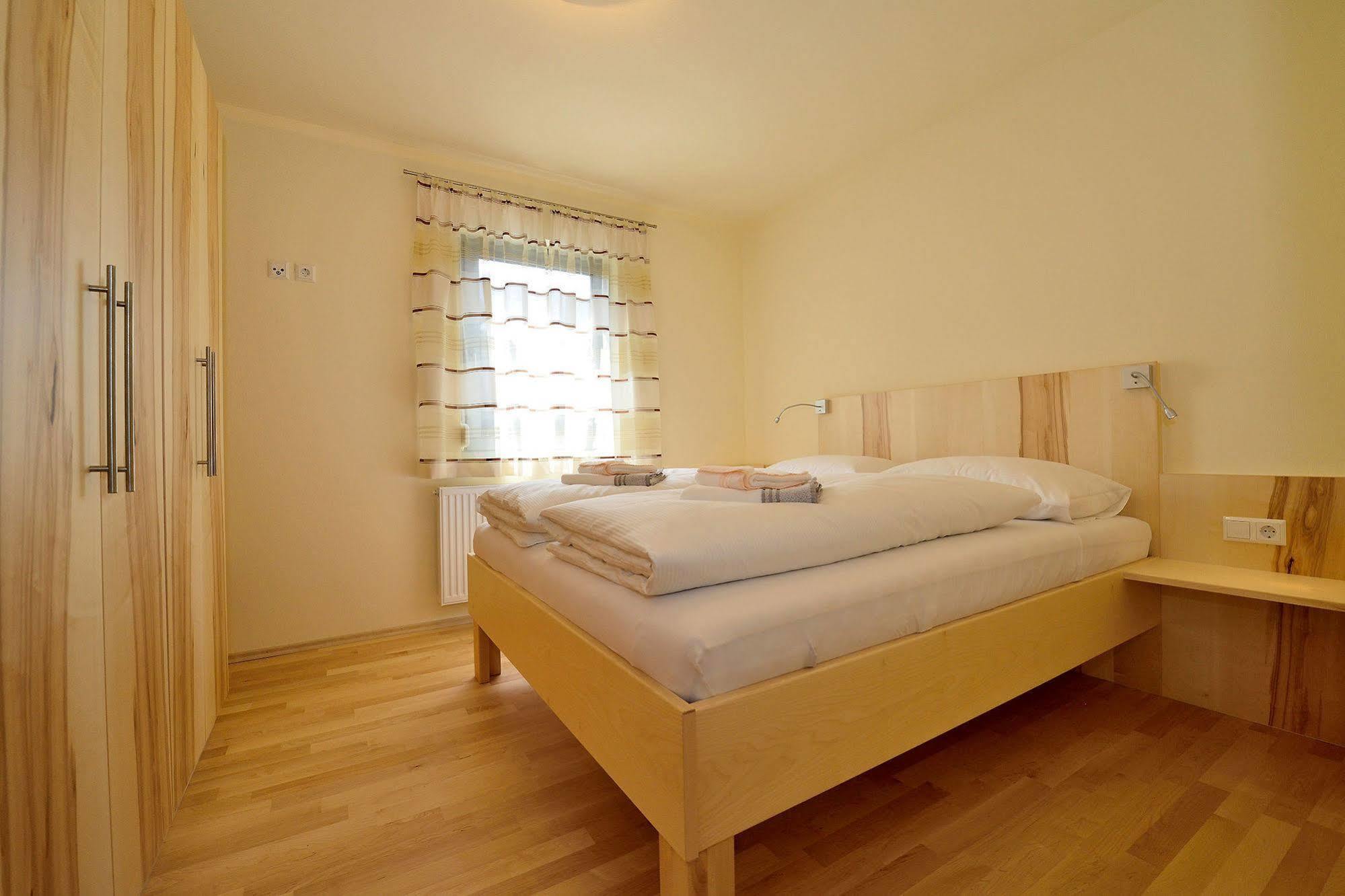 Burgls Apartmenthaus Tropolach Exterior photo